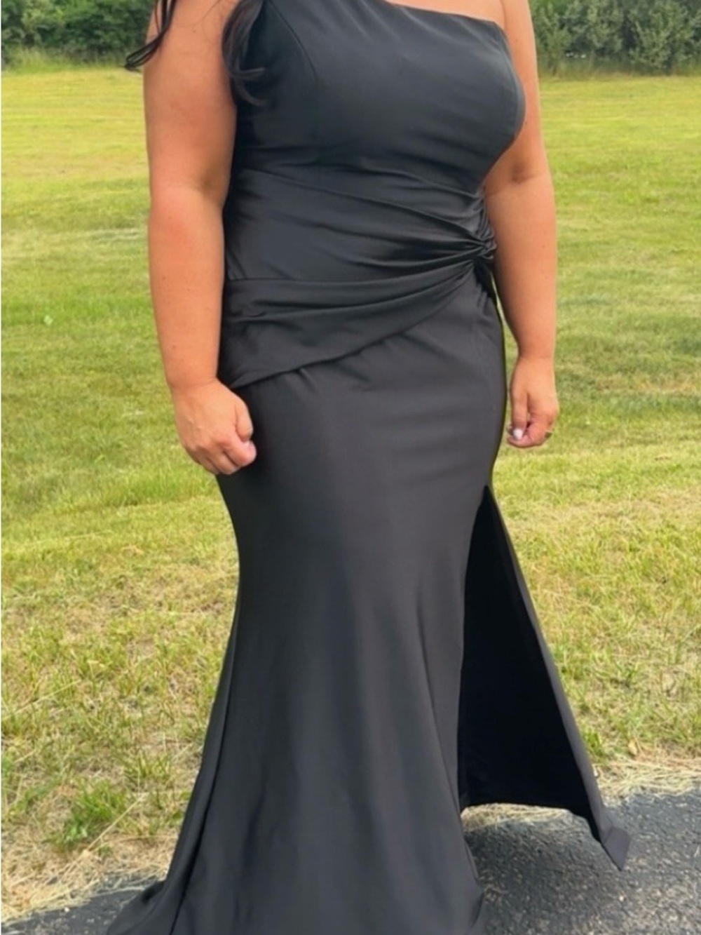 Chic One-Shoulder Black Evening Dress with Side Slit